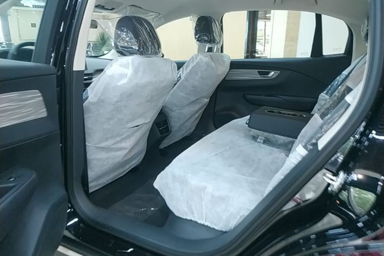 Used Hongqi E-QM5 2025 500km Range Commuter Version Left Rear Seat