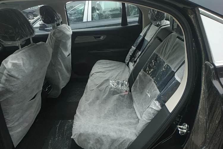 Used Hongqi E-QM5 2025 500km Range Commuter Version Left Rear Seat