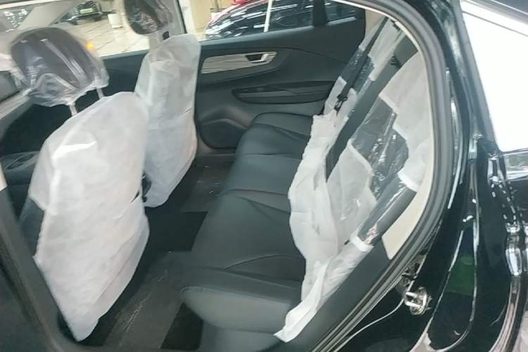 Used Hongqi E-QM5 2025 500km Range Commuter Version Left Rear Seat