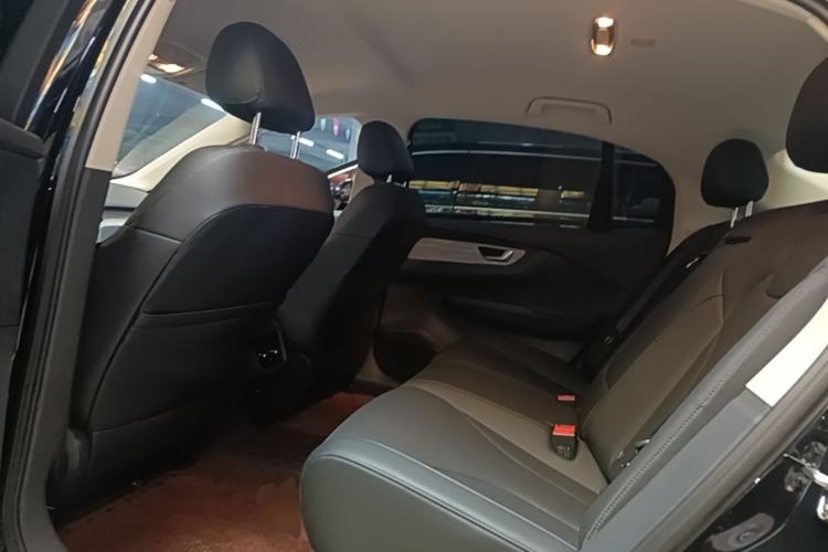 Used Hongqi E-QM5 2025 500km Range Commuter Version Left Rear Seat