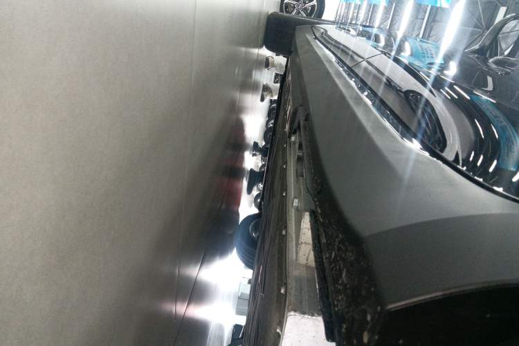 Used Hongqi E-QM5 2025 500km Range Commuter Version Left Side Sill
