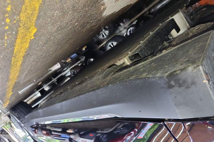 Used Hongqi E-QM5 2025 610 km PLUS Left Side Sill