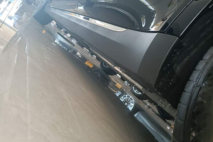 Used Hongqi E-QM5 2025 500km Range Commuter Version Left Side Sill