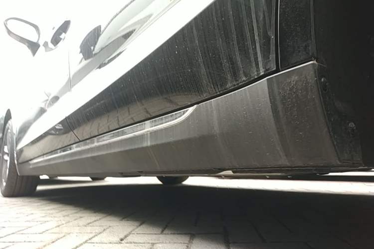 Used Hongqi E-QM5 2025 500km Range Commuter Version Left Side Sill