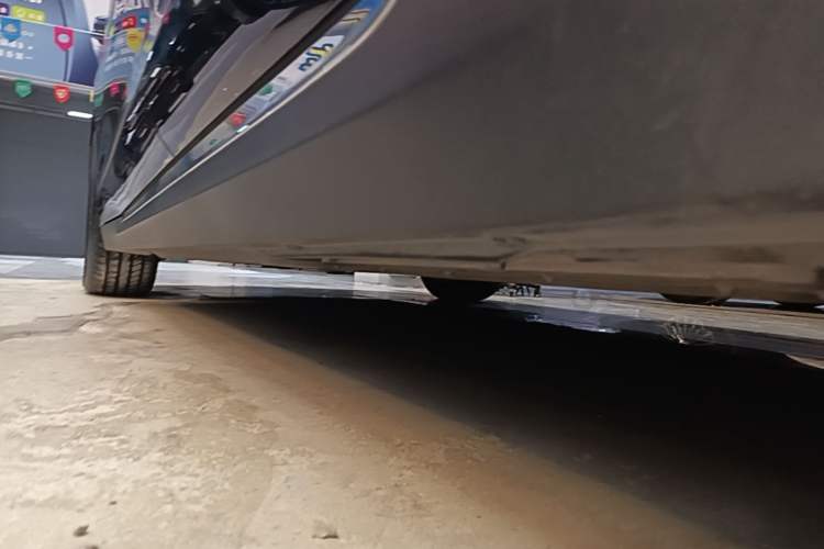 Used Hongqi E-QM5 2025 500km Range Commuter Version Left Side Sill