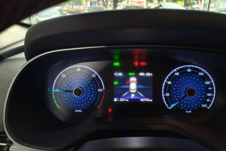 Used Hongqi E-QM5 2025 500km Range Commuter Version Odometer Close Up