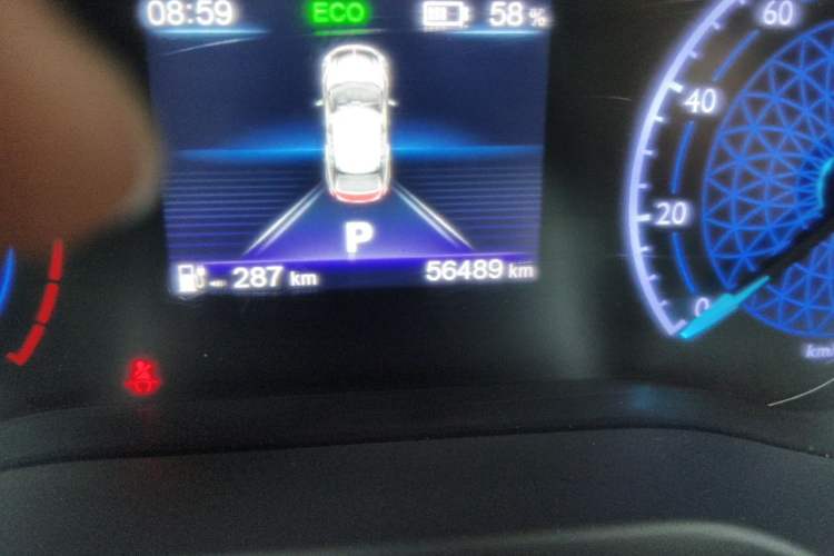 Used Hongqi E-QM5 2025 500km Range Commuter Version Odometer Close Up