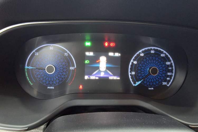 Used Hongqi E-QM5 2025 500km Range Commuter Version Odometer Close Up