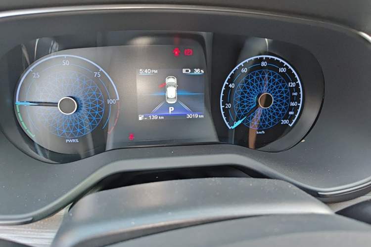 Used Hongqi E-QM5 2025 500km Range Commuter Version Odometer Close Up