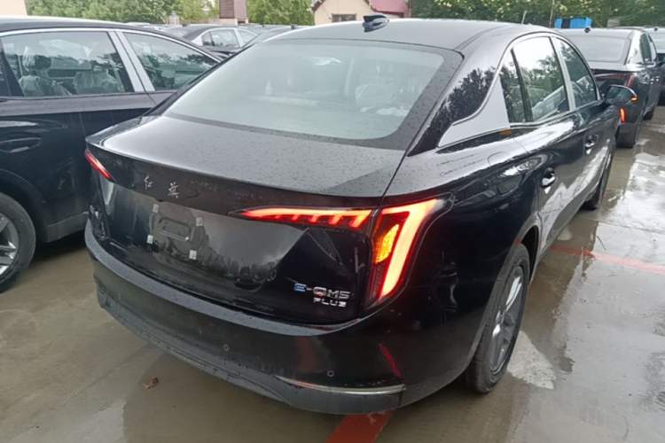 Used Hongqi E-QM5 2025 610 km PLUS Rear Right 45 Deg