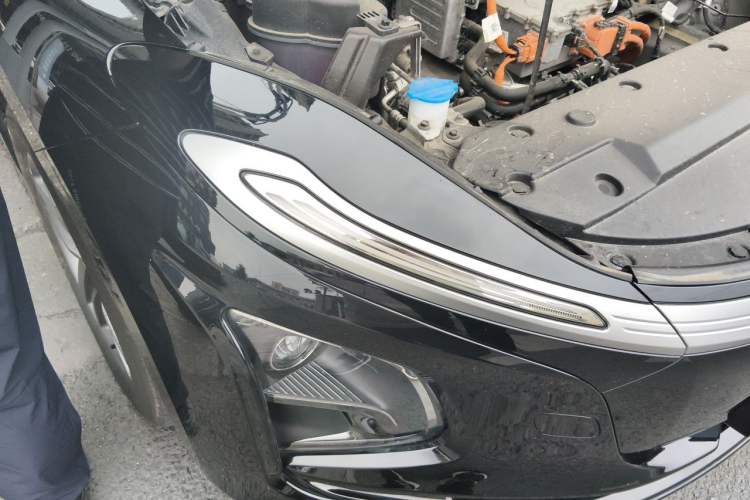 Used Hongqi E-QM5 2025 500km Range Commuter Version Right Front Headlight