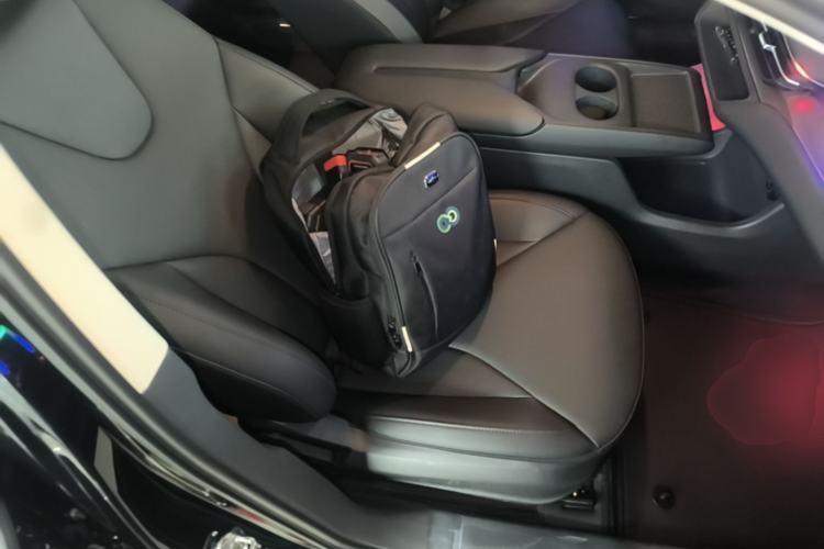 Used Hongqi E-QM5 2025 610 km PLUS Right Front Seat