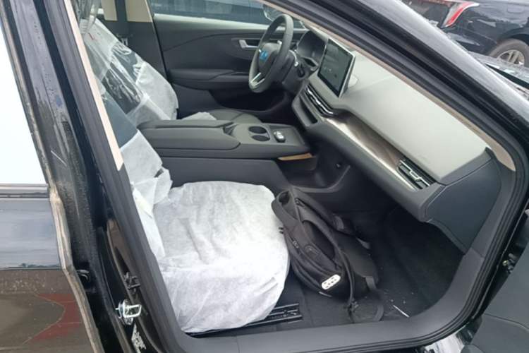 Used Hongqi E-QM5 2025 610 km PLUS Right Front Seat