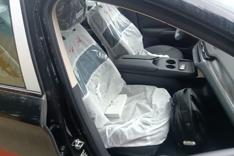 Used Hongqi E-QM5 2025 610 km PLUS Right Front Seat