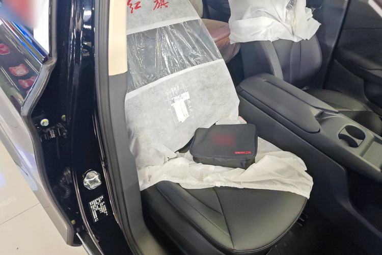 Used Hongqi E-QM5 2025 500km Range Commuter Version Right Front Seat