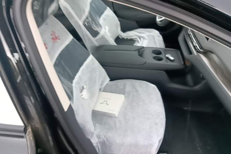 Used Hongqi E-QM5 2025 610 km PLUS Right Front Seat