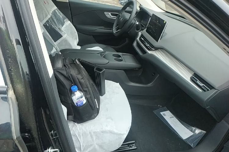 Used Hongqi E-QM5 2025 500km Range Commuter Version Right Front Seat