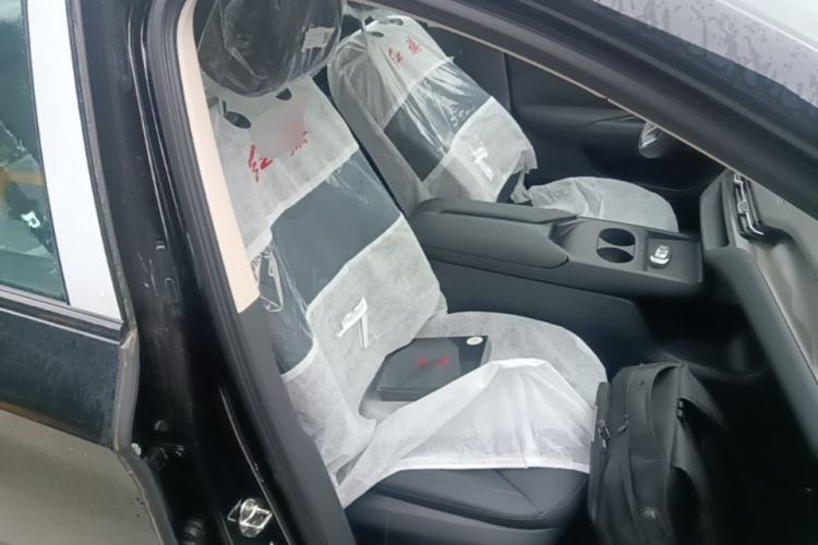 Used Hongqi E-QM5 2025 610 km PLUS Right Front Seat