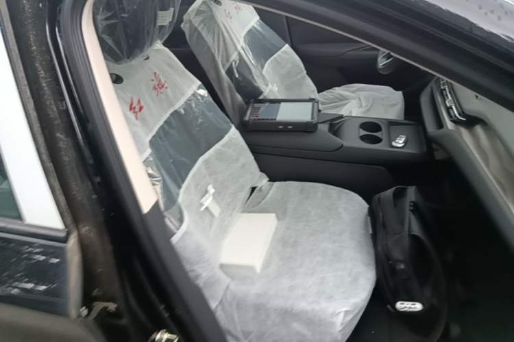 Used Hongqi E-QM5 2025 610 km PLUS Right Front Seat