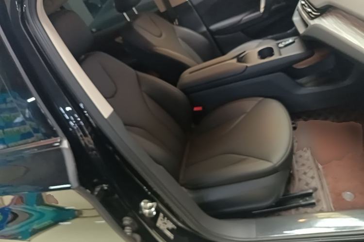 Used Hongqi E-QM5 2025 500km Range Commuter Version Right Front Seat