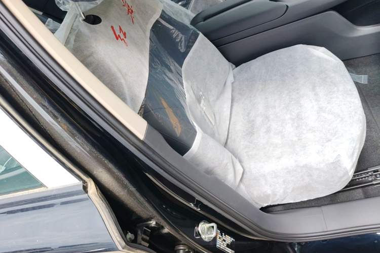 Used Hongqi E-QM5 2025 610 km PLUS Right Front Seat