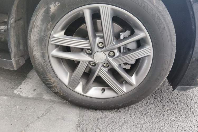 Used Hongqi E-QM5 2025 500km Range Commuter Version Right Front Wheel Hub