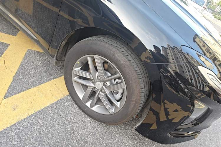 Used Hongqi E-QM5 2025 500km Range Commuter Version Right Front Wheel Hub