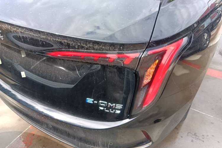 Used Hongqi E-QM5 2025 610 km PLUS Right Rear Taillight