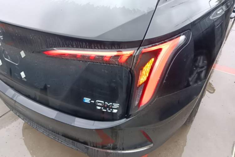 Used Hongqi E-QM5 2025 610 km PLUS Right Rear Taillight