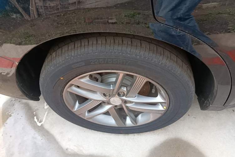 Used Hongqi E-QM5 2025 610 km PLUS Right Rear Wheel Hub