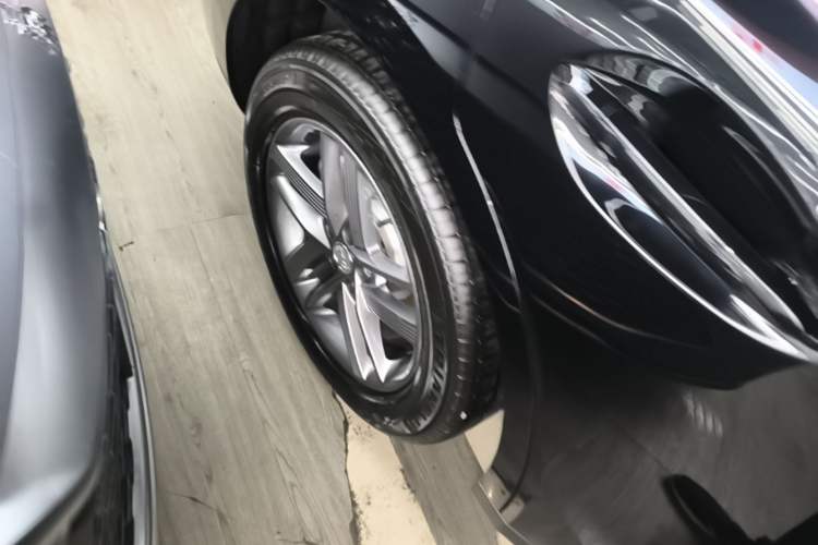 Used Hongqi E-QM5 2025 610 km PLUS Right Rear Wheel Hub