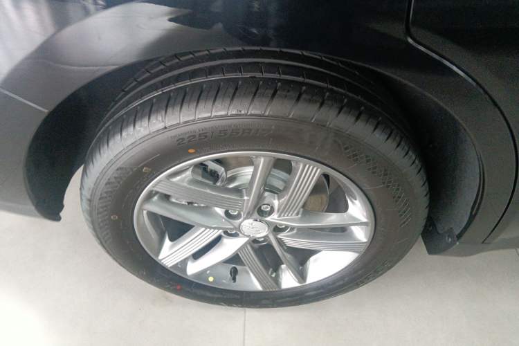 Used Hongqi E-QM5 2025 500km Range Commuter Version Right Rear Wheel Hub
