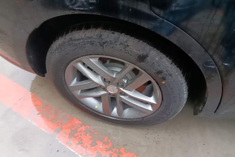 Used Hongqi E-QM5 2025 610 km PLUS Right Rear Wheel Hub