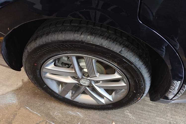 Used Hongqi E-QM5 2025 610 km PLUS Right Rear Wheel Hub