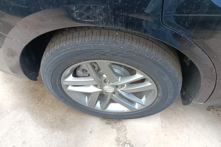 Used Hongqi E-QM5 2025 610 km PLUS Right Rear Wheel Hub