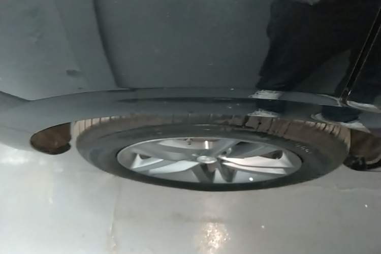 Used Hongqi E-QM5 2025 500km Range Commuter Version Right Rear Wheel Hub