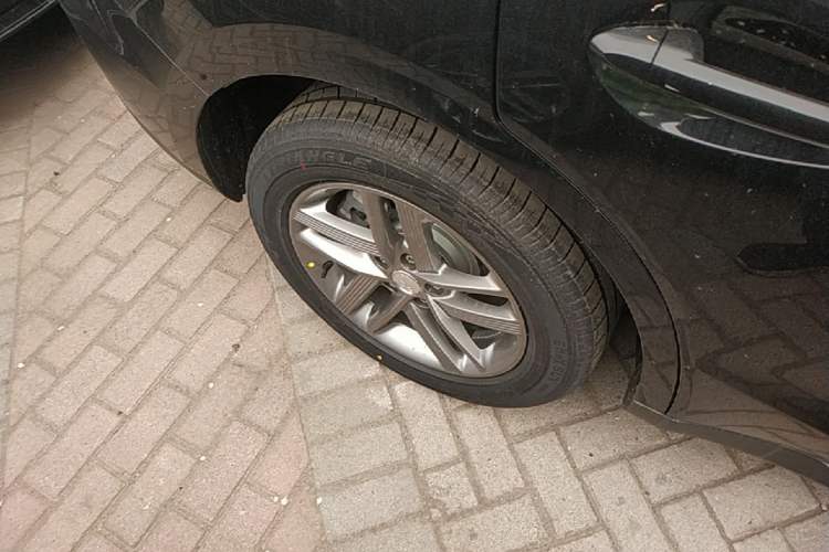 Used Hongqi E-QM5 2025 500km Range Commuter Version Right Rear Wheel Hub