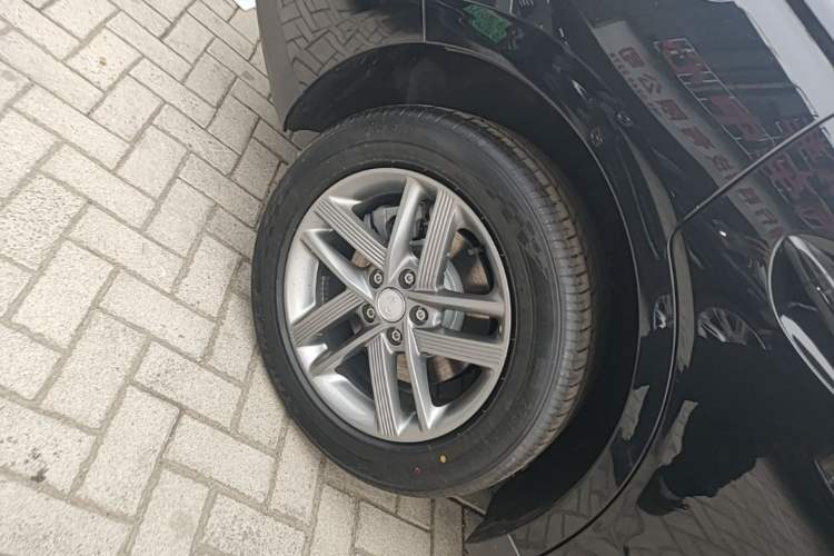Used Hongqi E-QM5 2025 500km Range Commuter Version Right Rear Wheel Hub