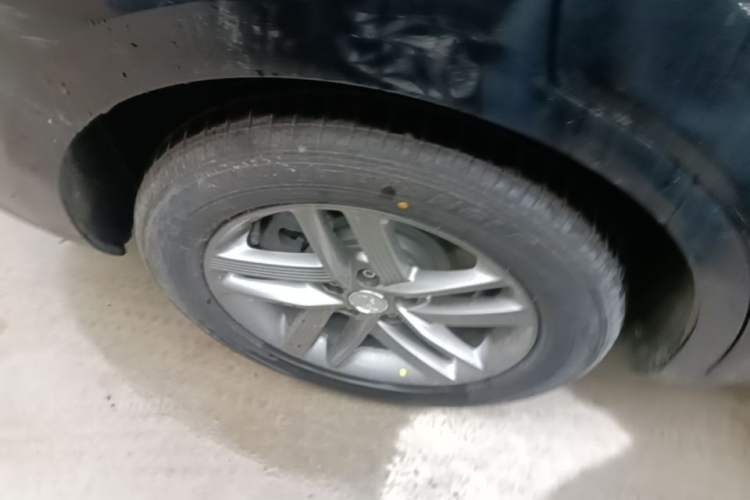 Used Hongqi E-QM5 2025 610 km PLUS Right Rear Wheel Hub