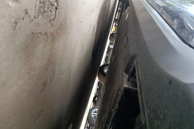 Used Hongqi E-QM5 2025 610 km PLUS Right Side Sill