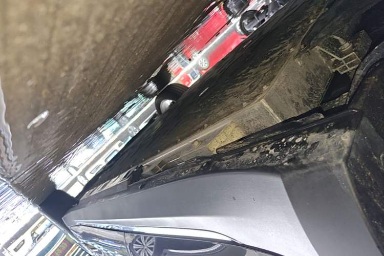 Used Hongqi E-QM5 2025 610 km PLUS Right Side Sill