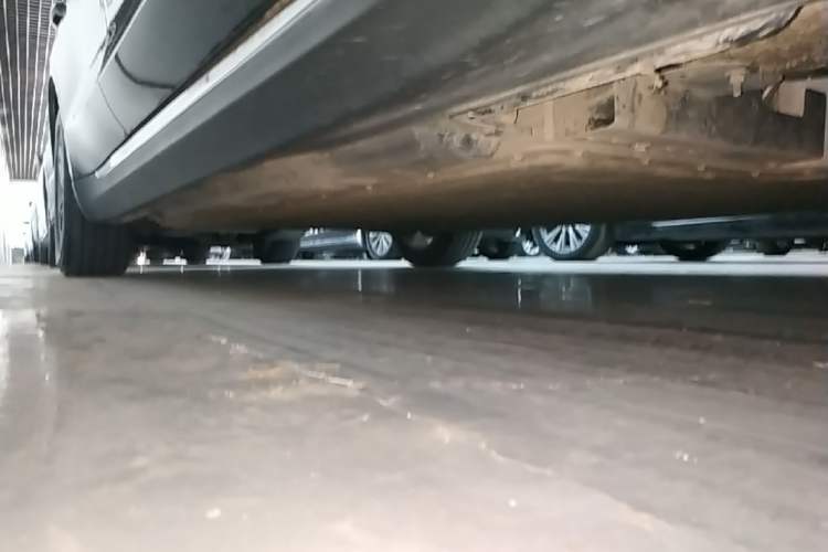 Used Hongqi E-QM5 2025 500km Range Commuter Version Right Side Sill