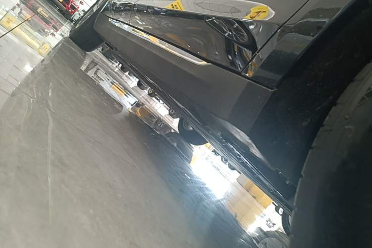 Used Hongqi E-QM5 2025 500km Range Commuter Version Right Side Sill