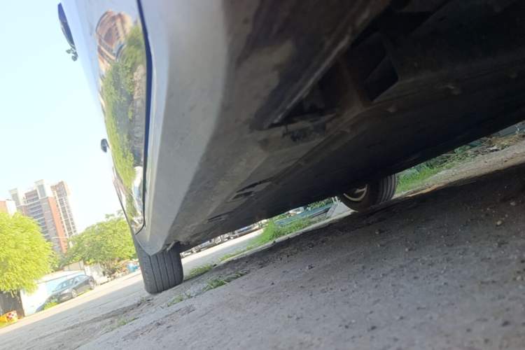 Used Hongqi E-QM5 2025 500km Range Commuter Version Right Side Sill