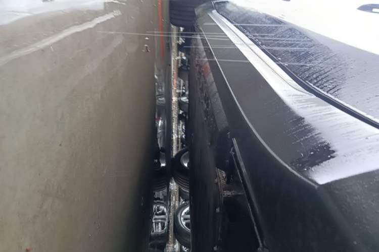 Used Hongqi E-QM5 2025 610 km PLUS Right Side Sill