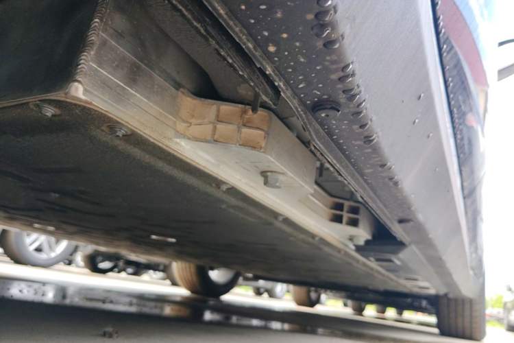 Used Hongqi E-QM5 2025 610 km PLUS Right Side Sill