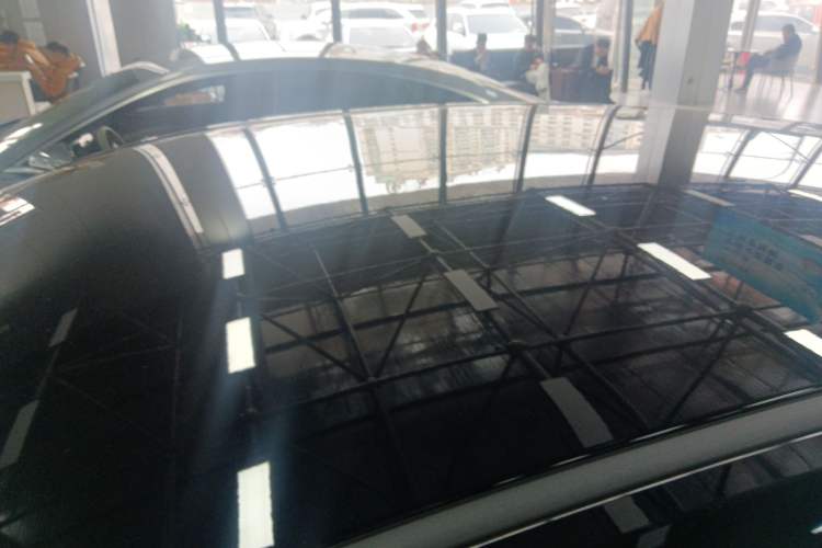 Used Hongqi E-QM5 2025 500km Range Commuter Version Roof