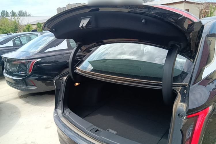 Used Hongqi E-QM5 2025 610 km PLUS Trunk