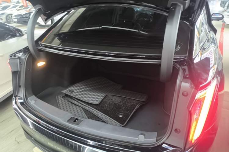Used Hongqi E-QM5 2025 610 km PLUS Trunk