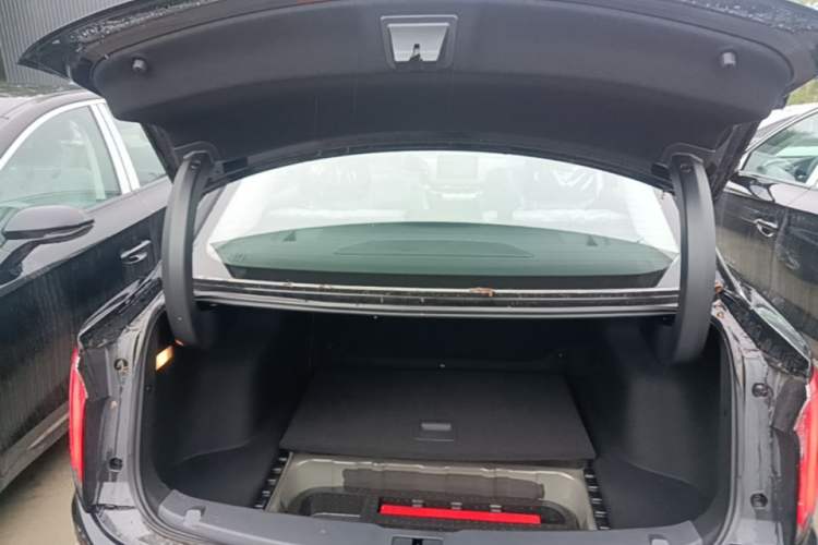 Used Hongqi E-QM5 2025 610 km PLUS Trunk
